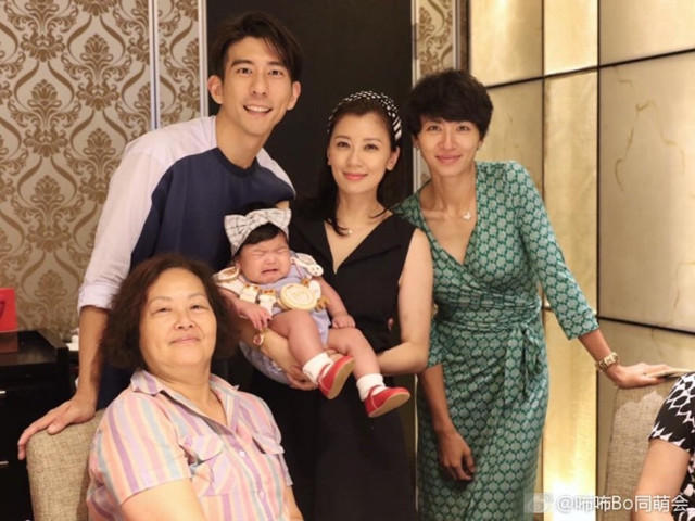 Sau cuộc hôn nhân “địa ngục”, Giả Tịnh Văn hạnh phúc bên người chồng kém 9 tuổi - Ảnh 10. Sau cuộc hôn nhân “địa ngục”, Giả Tịnh Văn hạnh phúc bên người chồng kém 9 tuổi - Ảnh 10.