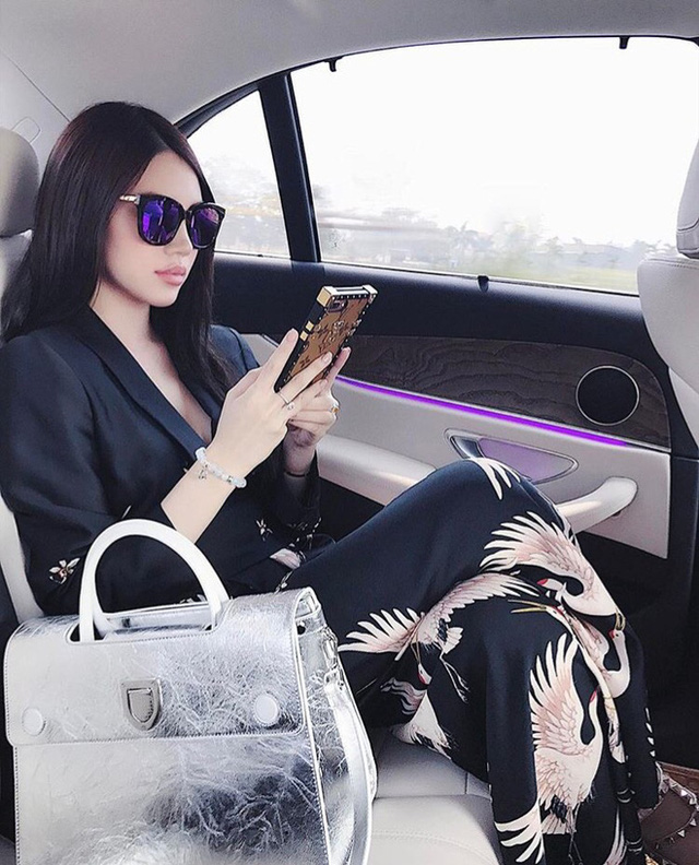 Nàng Hoa hậu “Hội con nhà giàu Việt” đọ sắc cùng Ngọc Trinh - Ảnh 6. Nàng Hoa hậu “Hội con nhà giàu Việt” đọ sắc cùng Ngọc Trinh - Ảnh 6.