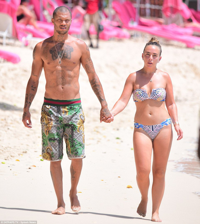 Con gái tỷ phú Anh hạnh phúc bên “tội phạm đẹp trai” Jeremy Meeks - Ảnh 4. Con gái tỷ phú Anh hạnh phúc bên “tội phạm đẹp trai” Jeremy Meeks - Ảnh 4.