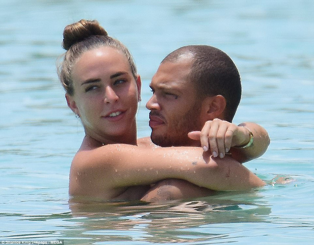 Con gái tỷ phú Anh hạnh phúc bên “tội phạm đẹp trai” Jeremy Meeks - Ảnh 6. Con gái tỷ phú Anh hạnh phúc bên “tội phạm đẹp trai” Jeremy Meeks - Ảnh 6.