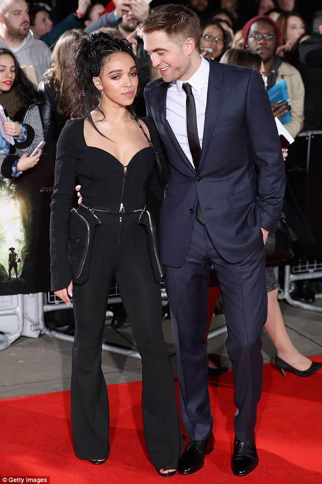 Robert Pattinson th&acirc;n thiết với &ldquo;bạn th&acirc;n&rdquo; Katy Perry - Ảnh 6.