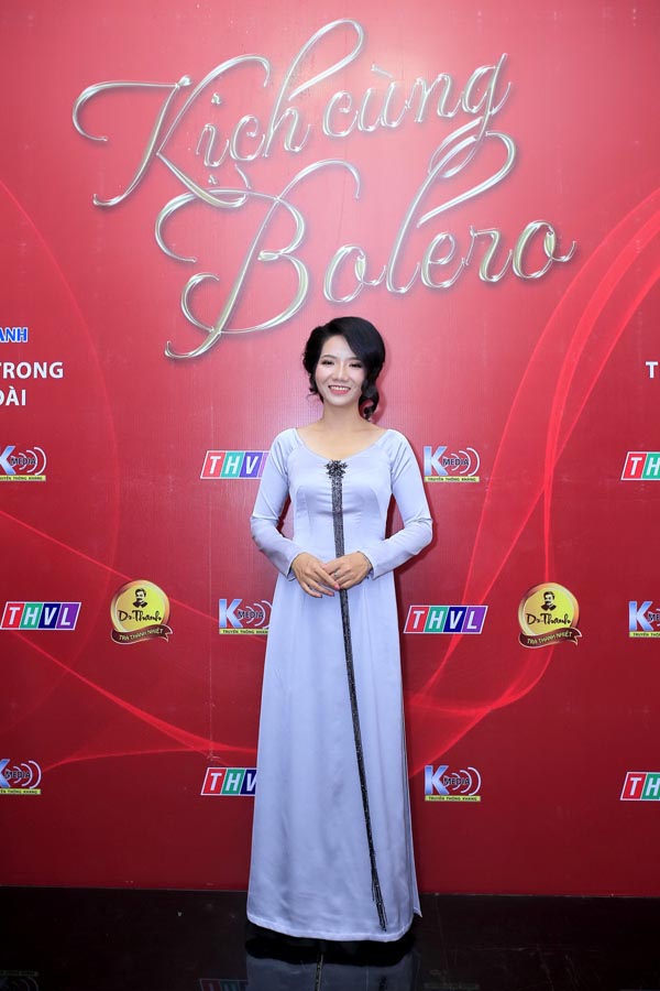 Nữ đạo diễn Ngọc Duy&ecirc;n gi&agrave;nh c&uacute;p v&agrave;ng nặng 3kg Kịch c&ugrave;ng Bolero 2017 - Ảnh 2.