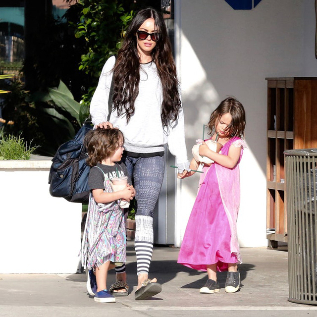 Cậu nhóc dễ thương của Megan Fox thường xuyên mặc váy! - Ảnh 2. Cậu nhóc dễ thương của Megan Fox thường xuyên mặc váy! - Ảnh 2.