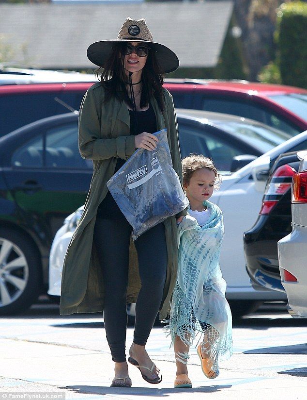 Cậu nhóc dễ thương của Megan Fox thường xuyên mặc váy! - Ảnh 14. Cậu nhóc dễ thương của Megan Fox thường xuyên mặc váy! - Ảnh 14.