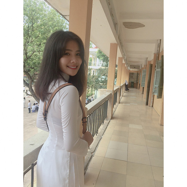 Lại xuất hiện một “thiên thần áo dài trắng” gây thương nhớ - Ảnh 12. Lại xuất hiện một “thiên thần áo dài trắng” gây thương nhớ - Ảnh 12.