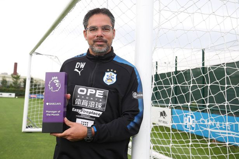 Fan M.U cho rằng Mourinho bị cướp trắng danh hiệu HLV xuất sắc nhất th&aacute;ng - Ảnh 2.