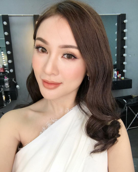 Hot girl số một số hai Sài Gòn Kelly Nguyễn có đang lạm dụng thẩm mỹ? - Ảnh 14. Hot girl số một số hai Sài Gòn Kelly Nguyễn có đang lạm dụng thẩm mỹ? - Ảnh 14.