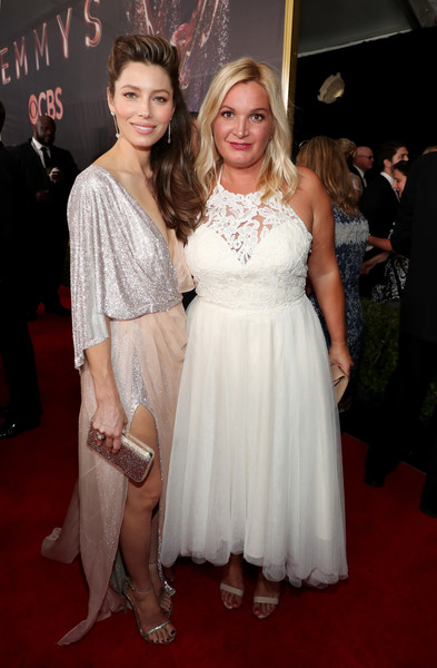 Người đẹp kiều diễm khoe sắc tr&ecirc;n thảm đỏ lễ trao giải Emmy - Ảnh 44.