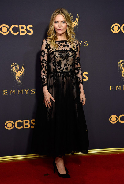 Người đẹp kiều diễm khoe sắc tr&ecirc;n thảm đỏ lễ trao giải Emmy - Ảnh 56.