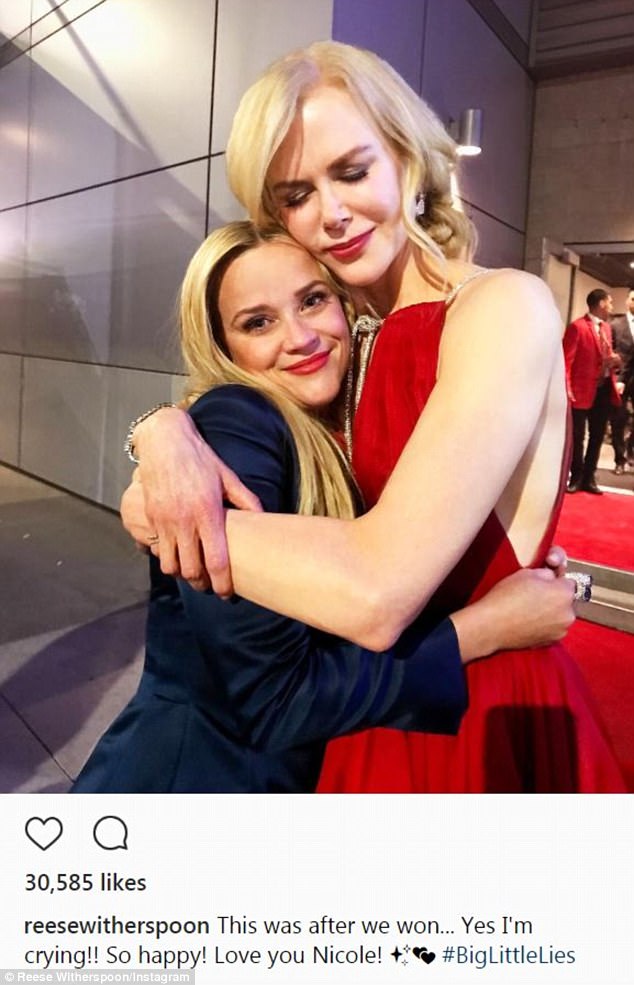 Con gái 18 tuổi của Reese Witherspoon giống mẹ như đúc - Ảnh 10. Con gái 18 tuổi của Reese Witherspoon giống mẹ như đúc - Ảnh 10.