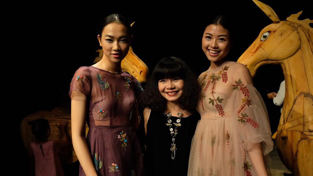 NTK Hữu Là La: “Tôi sẽ chứng minh không riêng gì vedette mới mặc đẹp” - Ảnh 4. NTK Hữu Là La: “Tôi sẽ chứng minh không riêng gì vedette mới mặc đẹp” - Ảnh 4.