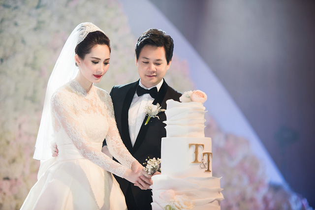 Khoảnh khắc ngọt ngào của Đặng Thu Thảo và chồng trong hôn lễ - Ảnh 10.