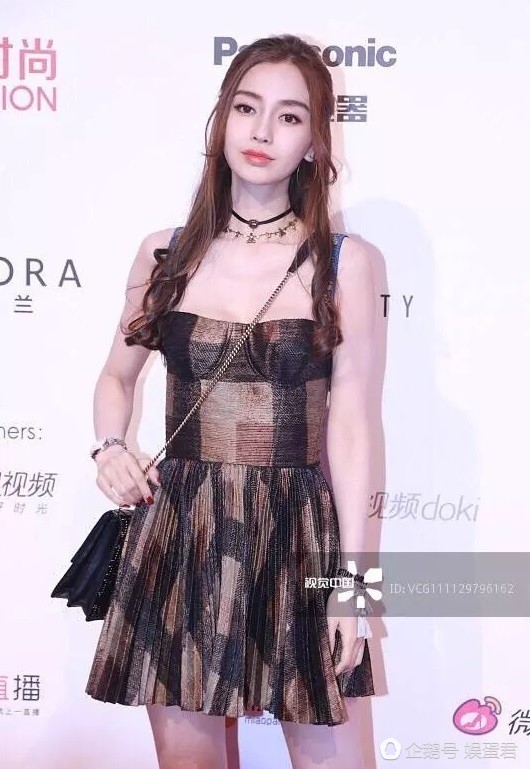 Gái một con Angelababy hoá công chúa, đọ sắc cùng dàn sao Hoa ngữ - Ảnh 6. Gái một con Angelababy hoá công chúa, đọ sắc cùng dàn sao Hoa ngữ - Ảnh 6.