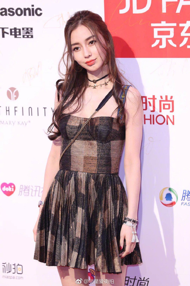 Gái một con Angelababy hoá công chúa, đọ sắc cùng dàn sao Hoa ngữ - Ảnh 8. Gái một con Angelababy hoá công chúa, đọ sắc cùng dàn sao Hoa ngữ - Ảnh 8.