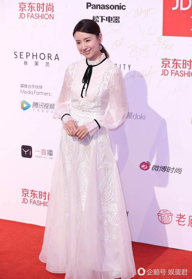 Gái một con Angelababy hoá công chúa, đọ sắc cùng dàn sao Hoa ngữ - Ảnh 30. Gái một con Angelababy hoá công chúa, đọ sắc cùng dàn sao Hoa ngữ - Ảnh 30.
