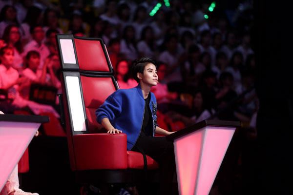 Ca sĩ Hương Tr&agrave;m xin lỗi v&igrave; đ&atilde; g&acirc;y &aacute;p lực cho học tr&ograve; - Ảnh 6.