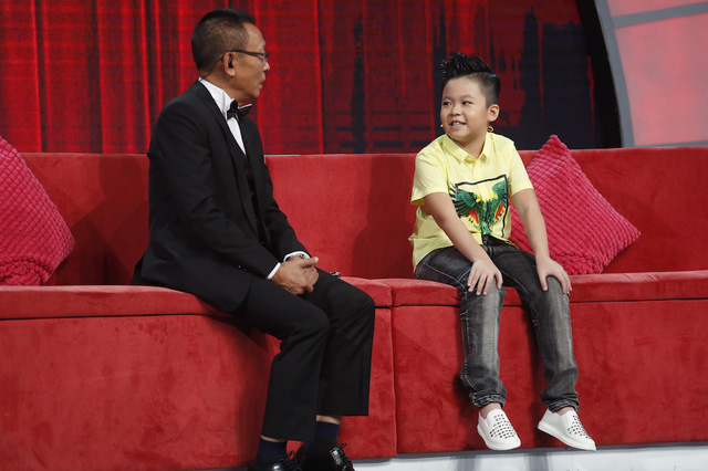 MC Lại Văn S&acirc;m bị cậu b&eacute; 10 tuổi ph&ecirc; b&igrave;nh v&igrave; &ldquo;tư duy thiếu logic&rdquo; tr&ecirc;n s&oacute;ng truyền h&igrave;nh - Ảnh 2.