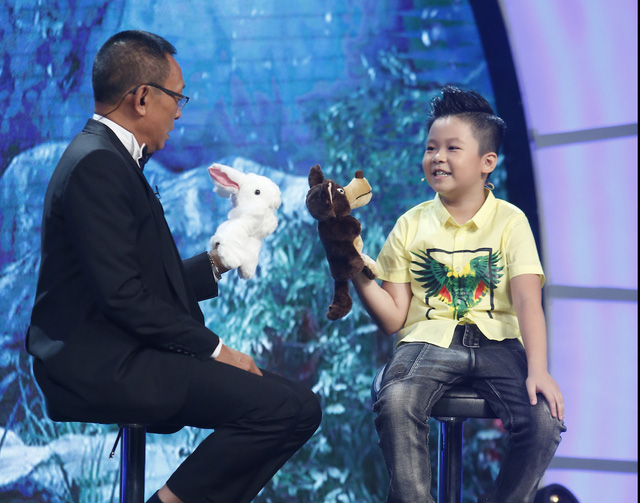 MC Lại Văn S&acirc;m bị cậu b&eacute; 10 tuổi ph&ecirc; b&igrave;nh v&igrave; &ldquo;tư duy thiếu logic&rdquo; tr&ecirc;n s&oacute;ng truyền h&igrave;nh - Ảnh 4.