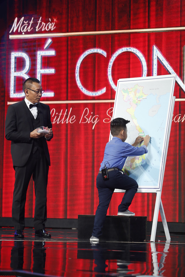 MC Lại Văn S&acirc;m bị cậu b&eacute; 10 tuổi ph&ecirc; b&igrave;nh v&igrave; &ldquo;tư duy thiếu logic&rdquo; tr&ecirc;n s&oacute;ng truyền h&igrave;nh - Ảnh 8.