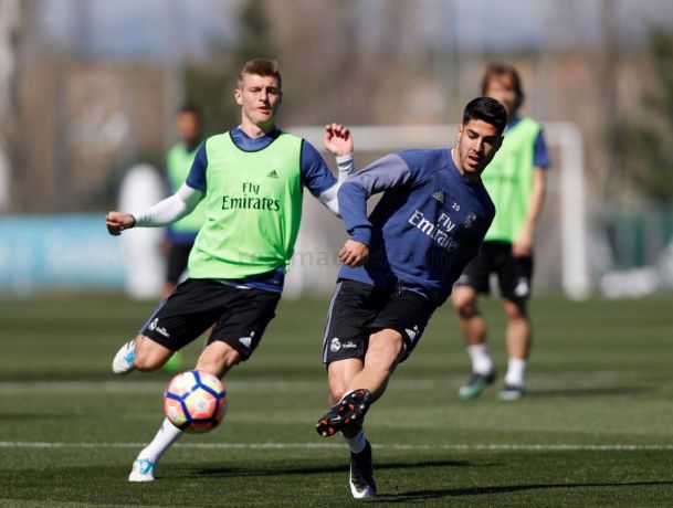 CẬP NHẬT tối 1/10: Messi c&atilde;i thầy v&igrave; Suarez. Asensio khiến nội bộ Real Madrid lục đục - Ảnh 3.