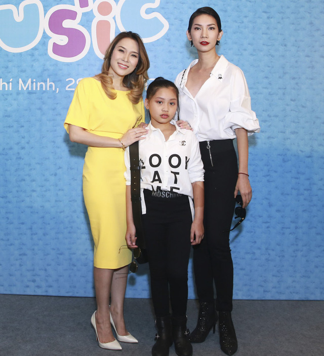 Mỹ T&acirc;m rạng rỡ khi sải bước tr&ecirc;n s&agrave;n diễn thời trang - Ảnh 6.