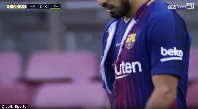 Luis Suarez xé áo như Hulk, đùng đùng bỏ đi khiến Barca đá thiếu người - Ảnh 3.