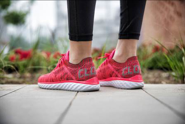 Xu hướng giày thể thao “Sport Chic” khiến giới trẻ mê mệt - Ảnh 2. Xu hướng giày thể thao “Sport Chic” khiến giới trẻ mê mệt - Ảnh 2.