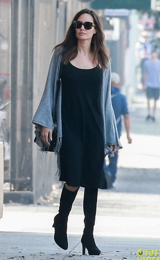 Angelina Jolie đưa c&aacute;c con đi mua sắm cho Halloween - Ảnh 14.