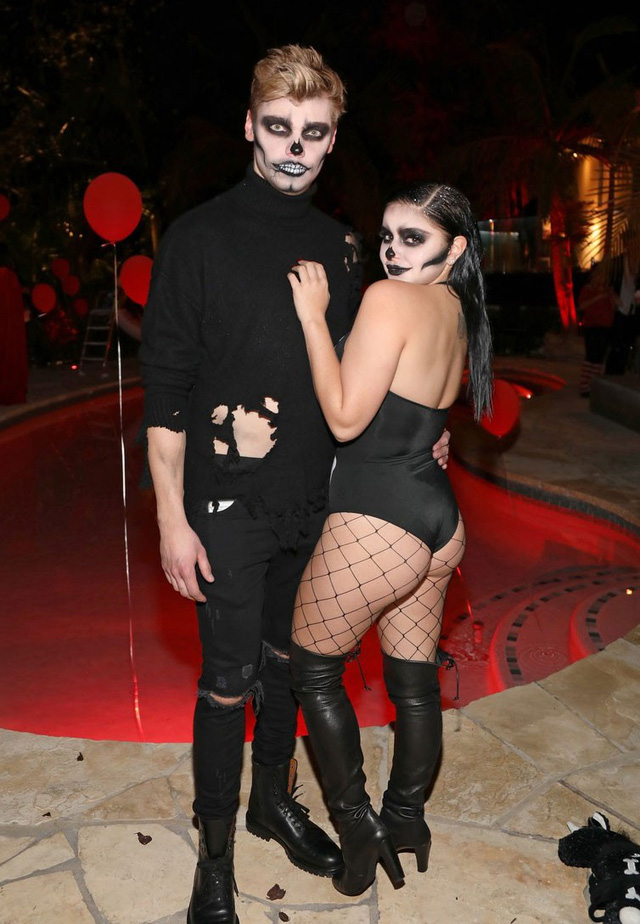 Nghẹt thở với màn khoe ngực của sao trong đêm Halloween - Ảnh 38. Nghẹt thở với màn khoe ngực của sao trong đêm Halloween - Ảnh 38.