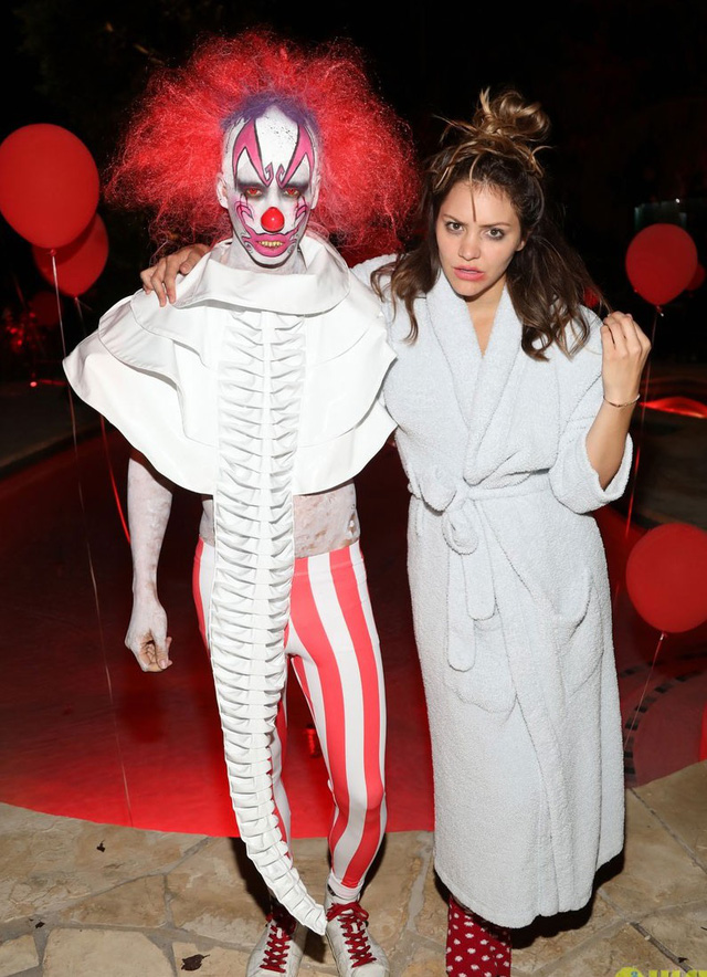 Nghẹt thở với màn khoe ngực của sao trong đêm Halloween - Ảnh 48. Nghẹt thở với màn khoe ngực của sao trong đêm Halloween - Ảnh 48.
