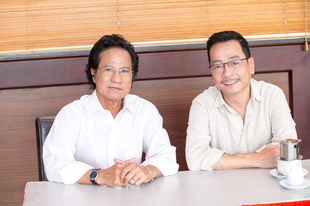 “Ông trùm” Phan Quân bàn về nhạc vàng, danh ca Chế Linh trà đá vỉa hè sáng sớm - Ảnh 2. “Ông trùm” Phan Quân bàn về nhạc vàng, danh ca Chế Linh trà đá vỉa hè sáng sớm - Ảnh 2.