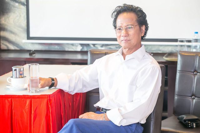 “Ông trùm” Phan Quân bàn về nhạc vàng, danh ca Chế Linh trà đá vỉa hè sáng sớm - Ảnh 6. “Ông trùm” Phan Quân bàn về nhạc vàng, danh ca Chế Linh trà đá vỉa hè sáng sớm - Ảnh 6.