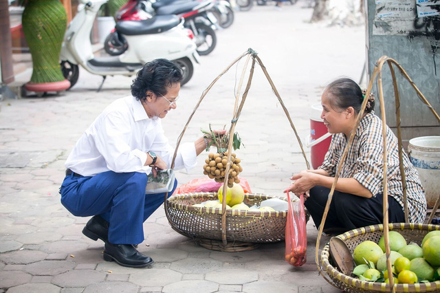 “Ông trùm” Phan Quân bàn về nhạc vàng, danh ca Chế Linh trà đá vỉa hè sáng sớm - Ảnh 12. “Ông trùm” Phan Quân bàn về nhạc vàng, danh ca Chế Linh trà đá vỉa hè sáng sớm - Ảnh 12.