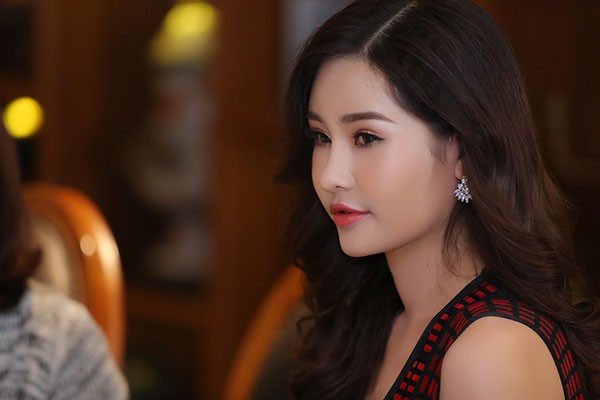 Mẹ Tân Hoa hậu Đại dương: “Tôi sốc khi con gái bị chế ảnh trên mạng” - Ảnh 8. Mẹ Tân Hoa hậu Đại dương: “Tôi sốc khi con gái bị chế ảnh trên mạng” - Ảnh 8.