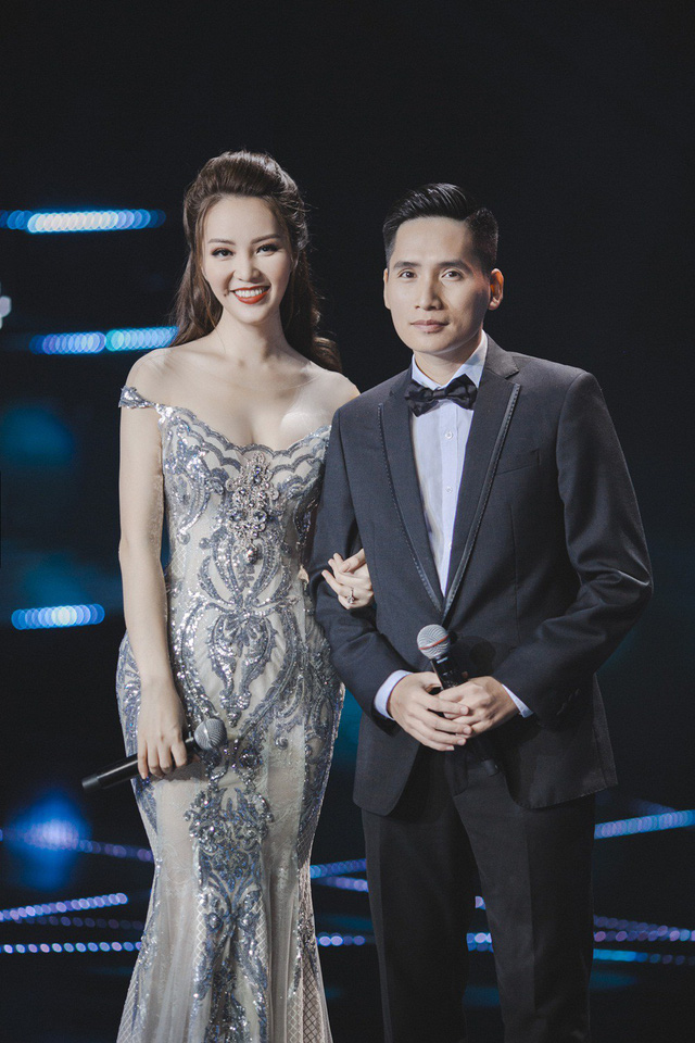 BTV Quốc Khánh “lỗ vốn” chiều cao khi dẫn cùng Thụy Vân - Ảnh 12.