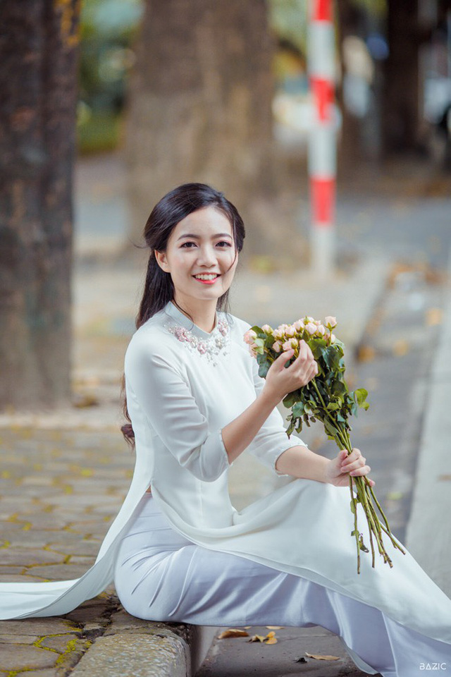 Chỉ mỉm cười, cô giáo dạy Toán cũng khiến bao người ngẩn ngơ - Ảnh 10. Chỉ mỉm cười, cô giáo dạy Toán cũng khiến bao người ngẩn ngơ - Ảnh 10.
