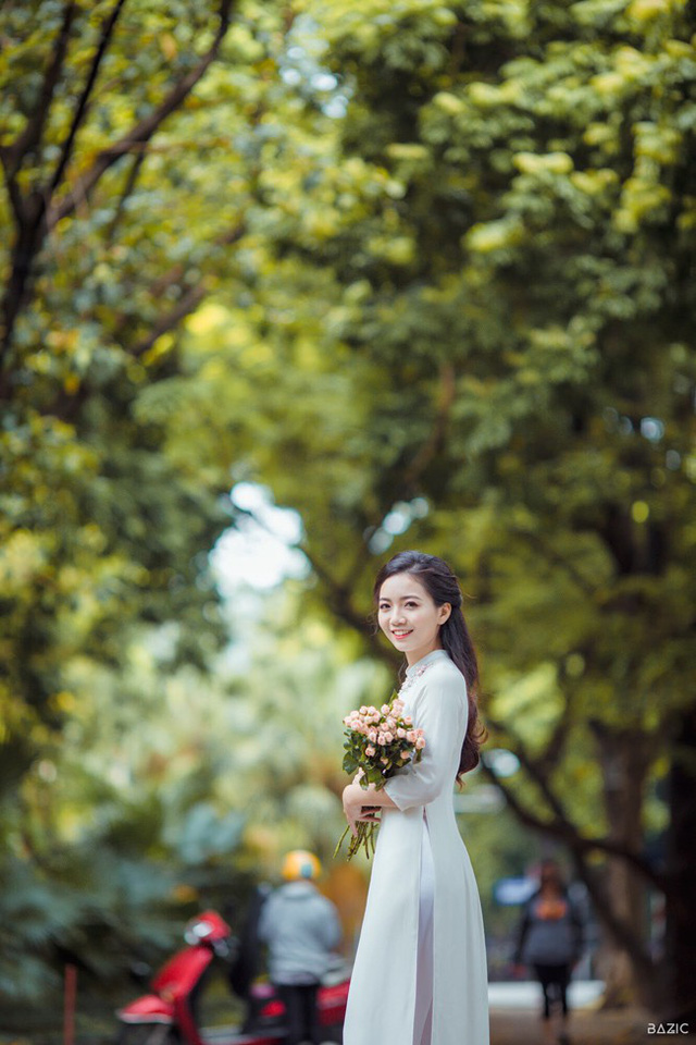 Chỉ mỉm cười, cô giáo dạy Toán cũng khiến bao người ngẩn ngơ - Ảnh 12. Chỉ mỉm cười, cô giáo dạy Toán cũng khiến bao người ngẩn ngơ - Ảnh 12.