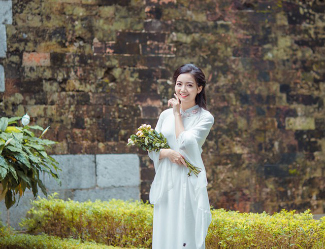 Chỉ mỉm cười, cô giáo dạy Toán cũng khiến bao người ngẩn ngơ - Ảnh 14. Chỉ mỉm cười, cô giáo dạy Toán cũng khiến bao người ngẩn ngơ - Ảnh 14.
