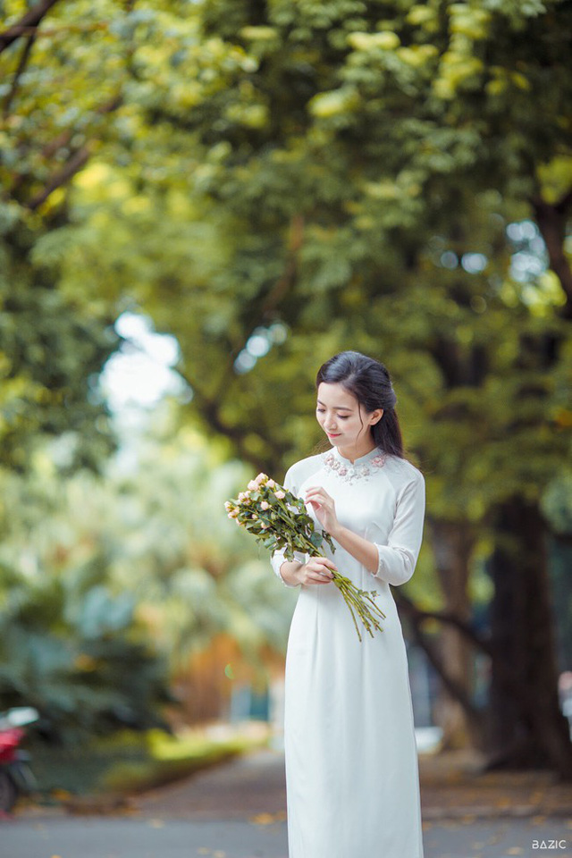 Chỉ mỉm cười, cô giáo dạy Toán cũng khiến bao người ngẩn ngơ - Ảnh 16. Chỉ mỉm cười, cô giáo dạy Toán cũng khiến bao người ngẩn ngơ - Ảnh 16.