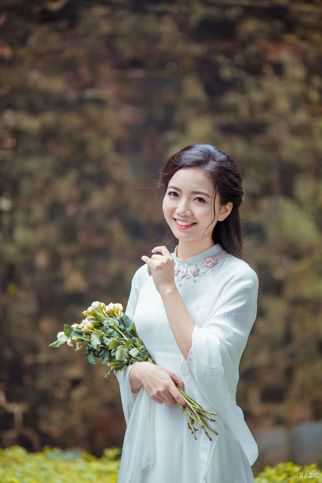 Chỉ mỉm cười, cô giáo dạy Toán cũng khiến bao người ngẩn ngơ - Ảnh 20. Chỉ mỉm cười, cô giáo dạy Toán cũng khiến bao người ngẩn ngơ - Ảnh 20.