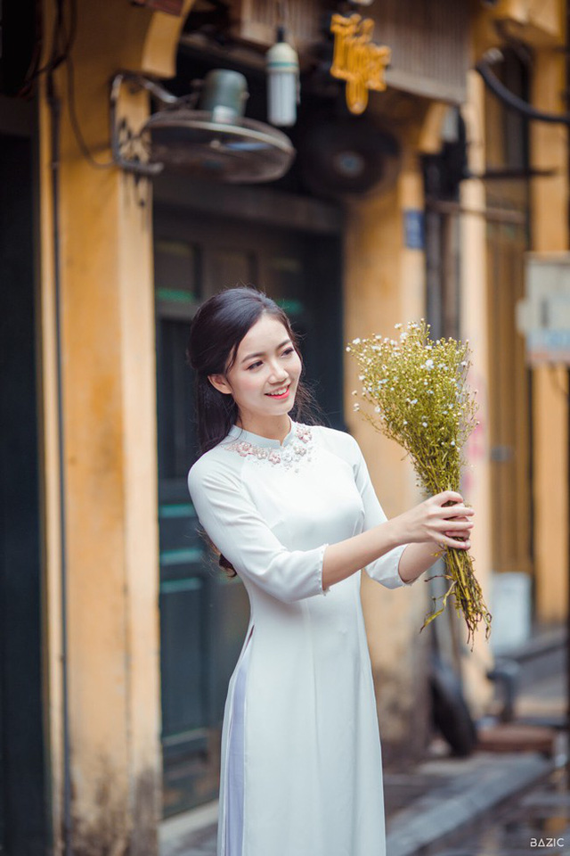 Chỉ mỉm cười, cô giáo dạy Toán cũng khiến bao người ngẩn ngơ - Ảnh 24. Chỉ mỉm cười, cô giáo dạy Toán cũng khiến bao người ngẩn ngơ - Ảnh 24.