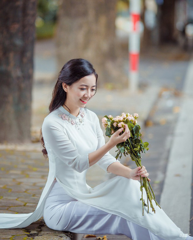 Chỉ mỉm cười, cô giáo dạy Toán cũng khiến bao người ngẩn ngơ - Ảnh 28. Chỉ mỉm cười, cô giáo dạy Toán cũng khiến bao người ngẩn ngơ - Ảnh 28.