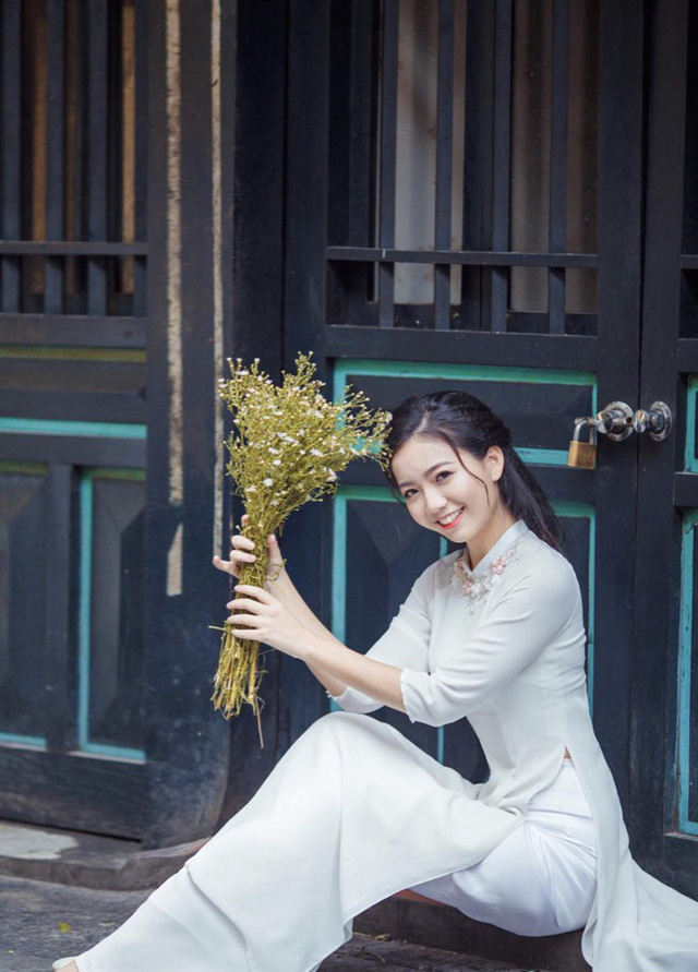 Chỉ mỉm cười, cô giáo dạy Toán cũng khiến bao người ngẩn ngơ - Ảnh 40. Chỉ mỉm cười, cô giáo dạy Toán cũng khiến bao người ngẩn ngơ - Ảnh 40.