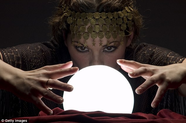 Đi xem b&oacute;i, kiện thầy b&oacute;i v&igrave;&hellip; ph&aacute;n sai - Ảnh 2.