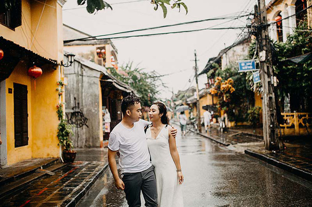 Bộ ảnh ướt mưa lãng mạn của cặp đôi đã “qua một lần đò” - Ảnh 16. Bộ ảnh ướt mưa lãng mạn của cặp đôi đã “qua một lần đò” - Ảnh 16.