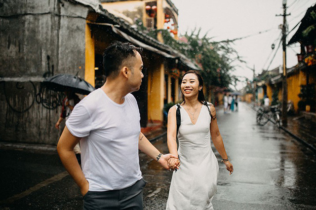 Bộ ảnh ướt mưa lãng mạn của cặp đôi đã “qua một lần đò” - Ảnh 20. Bộ ảnh ướt mưa lãng mạn của cặp đôi đã “qua một lần đò” - Ảnh 20.