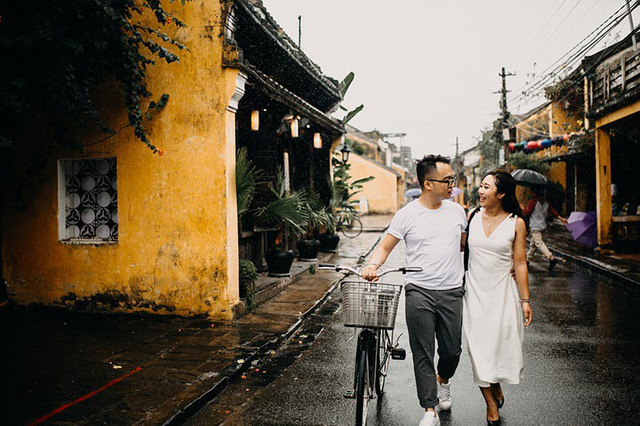 Bộ ảnh ướt mưa lãng mạn của cặp đôi đã “qua một lần đò” - Ảnh 22. Bộ ảnh ướt mưa lãng mạn của cặp đôi đã “qua một lần đò” - Ảnh 22.