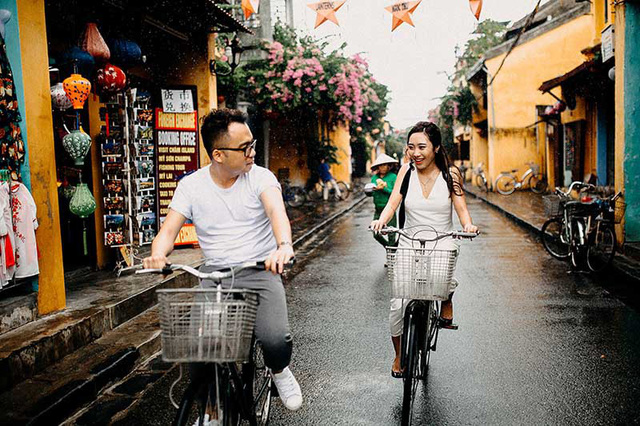 Bộ ảnh ướt mưa lãng mạn của cặp đôi đã “qua một lần đò” - Ảnh 24. Bộ ảnh ướt mưa lãng mạn của cặp đôi đã “qua một lần đò” - Ảnh 24.