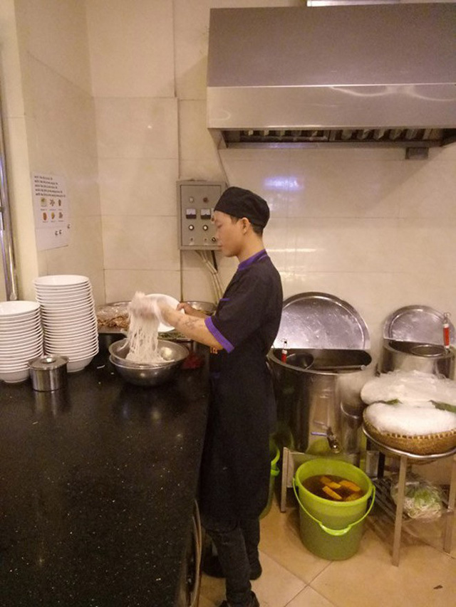 Sự thật mức lương 5 đến 7 triệu đồng/tháng cho nhân viên chan bún - Ảnh 4. Sự thật mức lương 5 đến 7 triệu đồng/tháng cho nhân viên chan bún - Ảnh 4.