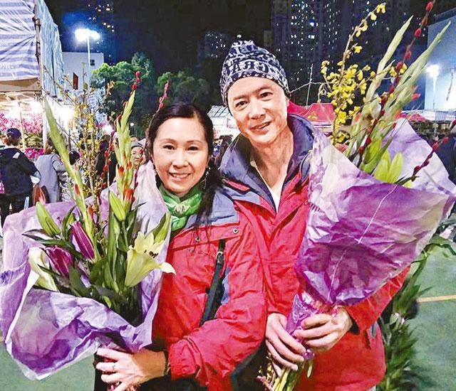 Tài tử “Đạo soái Sở Lưu Hương” tìm được tình yêu ở tuổi 62 - Ảnh 4. Tài tử “Đạo soái Sở Lưu Hương” tìm được tình yêu ở tuổi 62 - Ảnh 4.